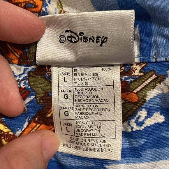 Walt Disney World | Mickey Big Mickahuna Beach & Surf Co | Hawaiian | La… - Picture 8 of 9